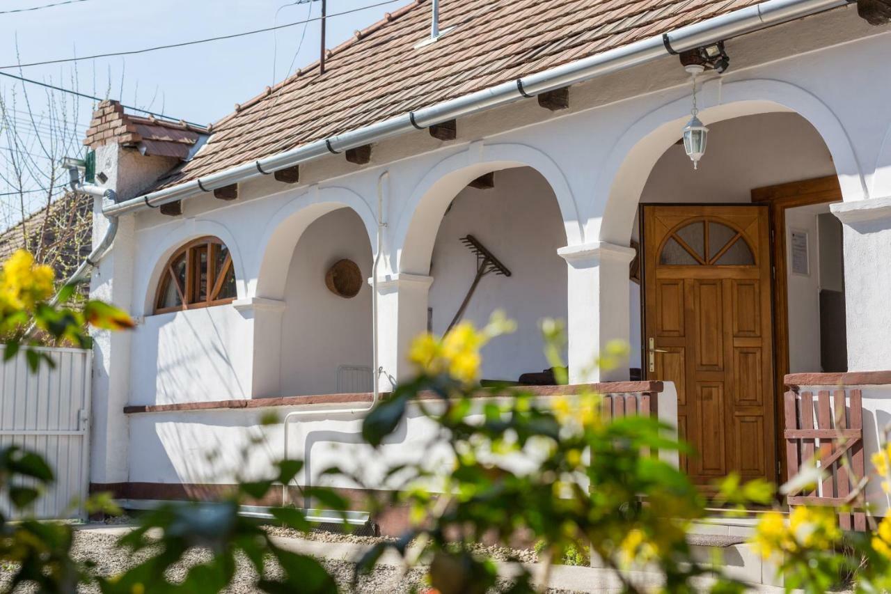 Готель Gadoros Vendeghaz Егерсалок Екстер'єр фото